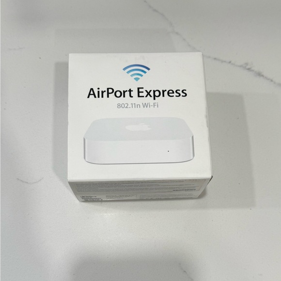 Apple AirPort Express Wireless Access Point in White
